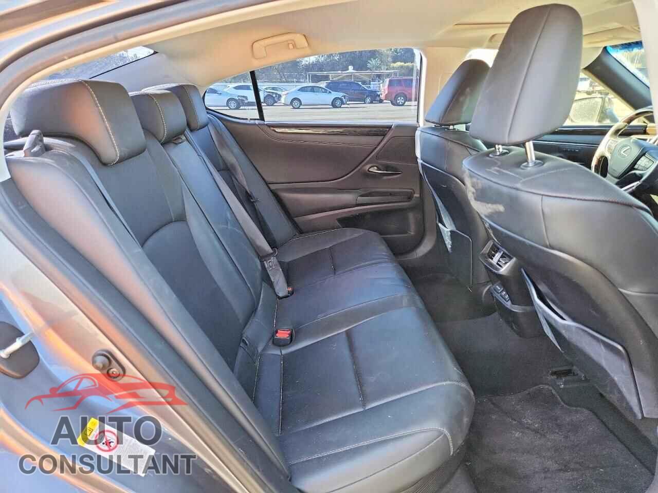 LEXUS ES300 2019 - JTHB21B18K2004995