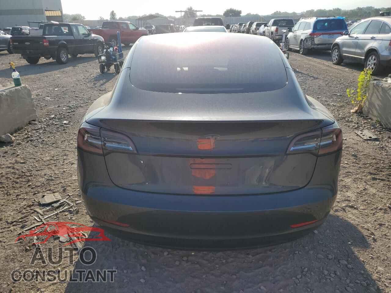 TESLA MODEL 3 2018 - 5YJ3E1EA0JF163532
