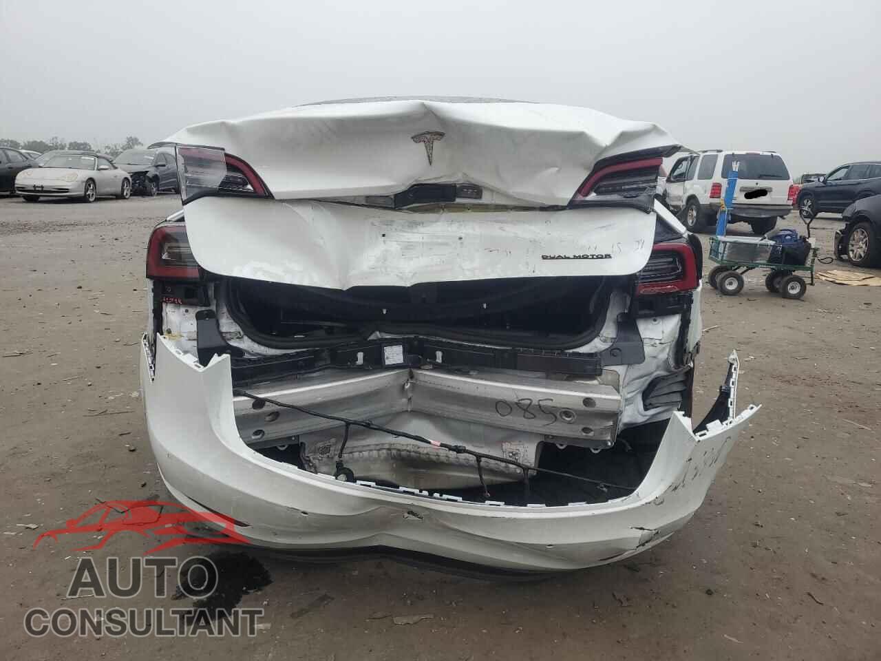 TESLA MODEL 3 2021 - 5YJ3E1EB3MF049831