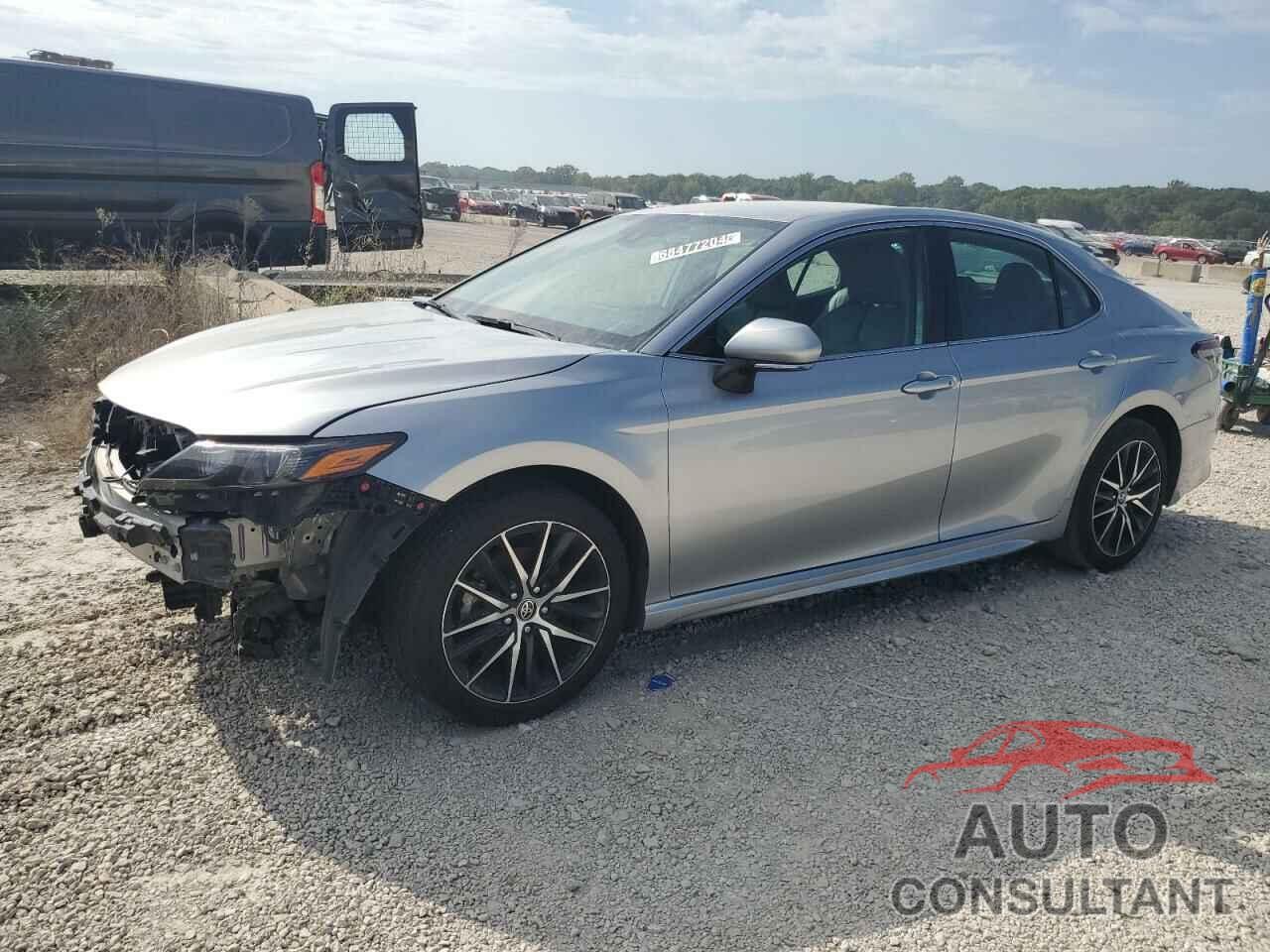 TOYOTA CAMRY 2022 - 4T1G11AK6NU660184