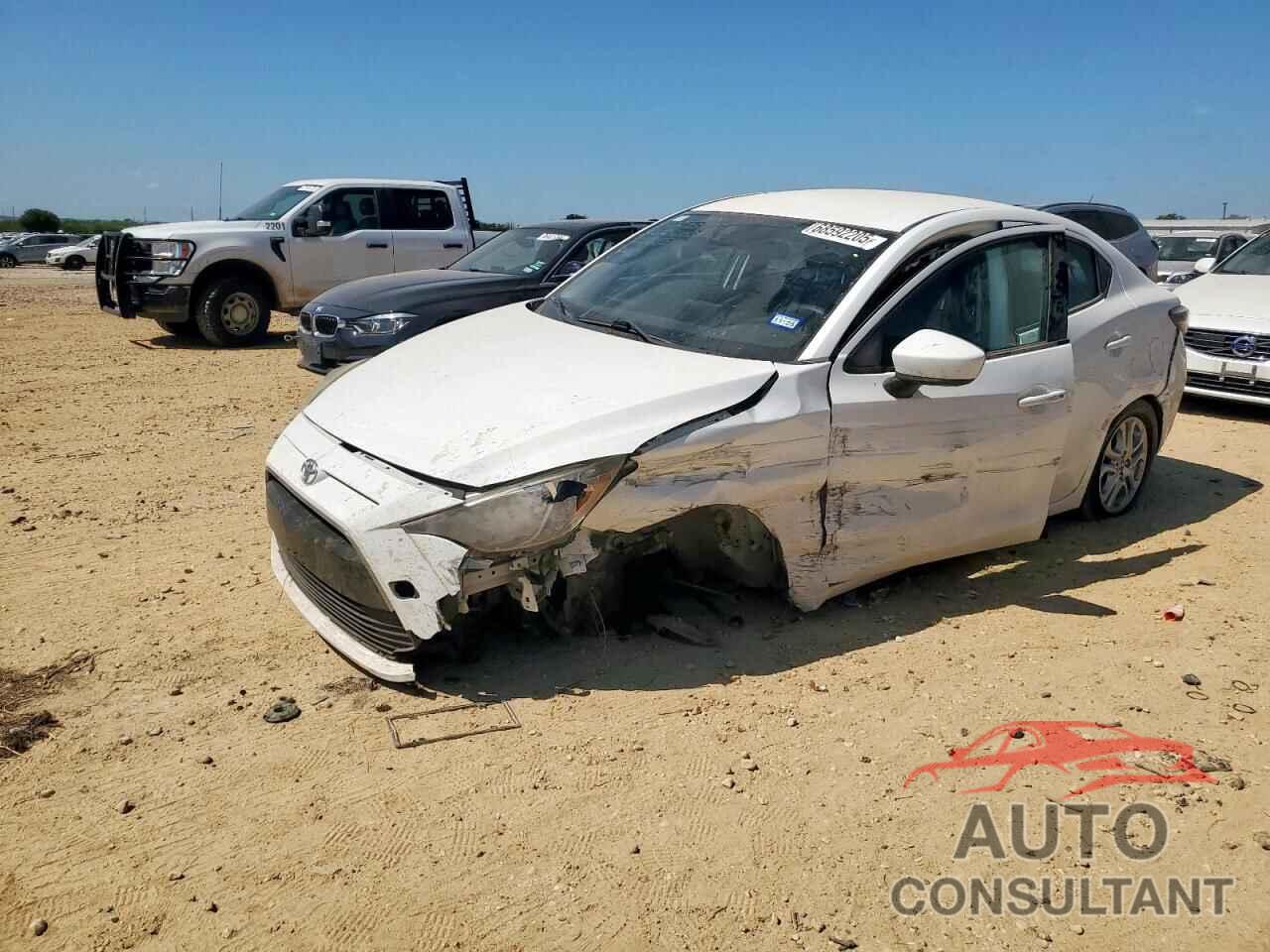 TOYOTA YARIS 2017 - 3MYDLBYV9HY173815