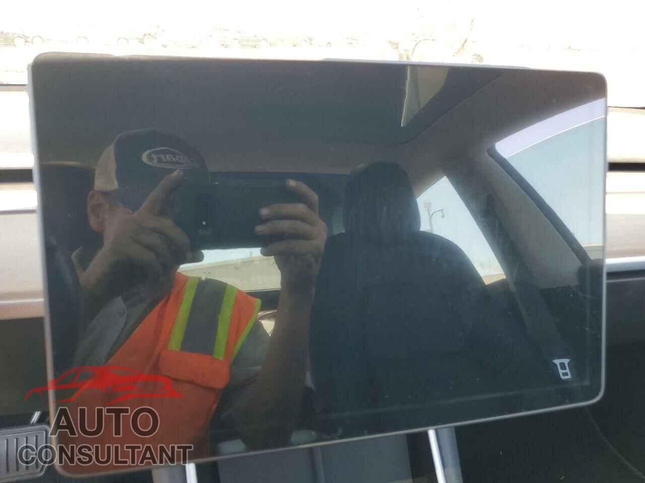 TESLA MODEL 3 2018 - 5YJ3E1EA0JF056710