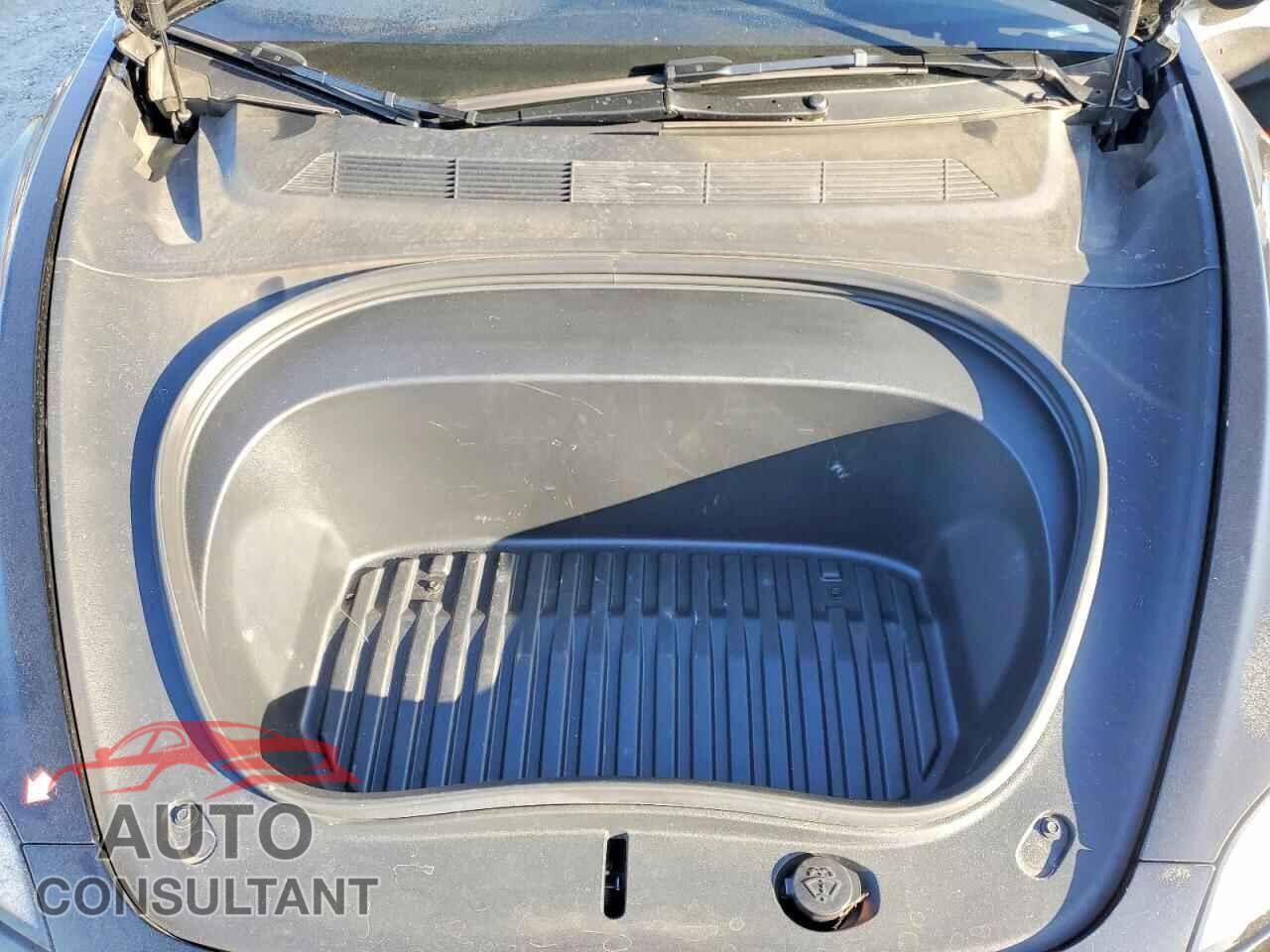 TESLA MODEL 3 2024 - 5YJ3E1EA9RF847555