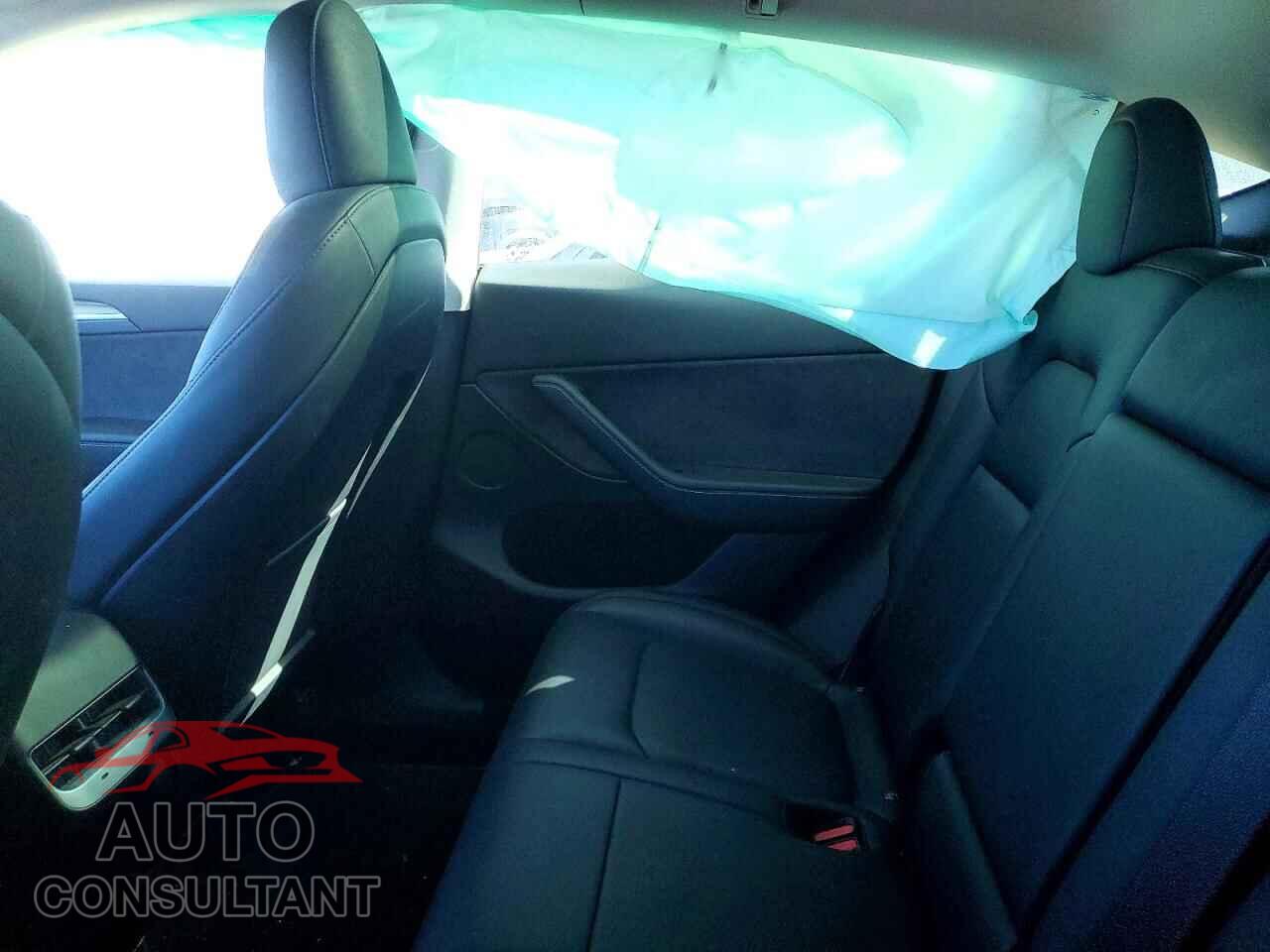 TESLA MODEL Y 2023 - LRWYGDFD7PC164187