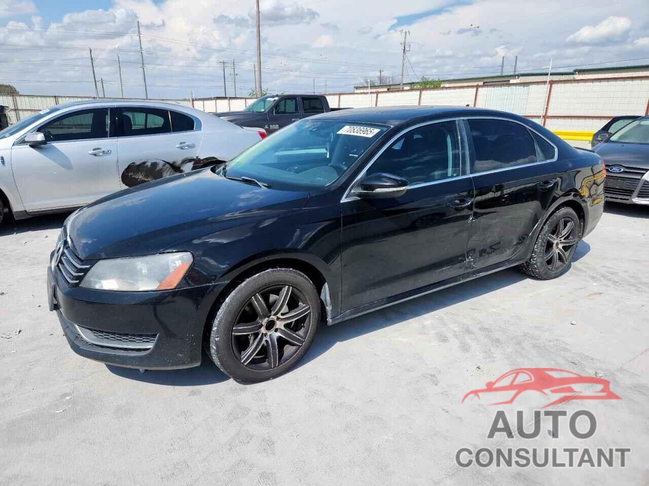 VOLKSWAGEN PASSAT 2012 - 1VWBH7A32CC025727
