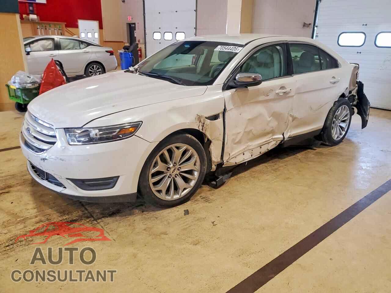 FORD TAURUS 2018 - 1FAHP2F83JG110160