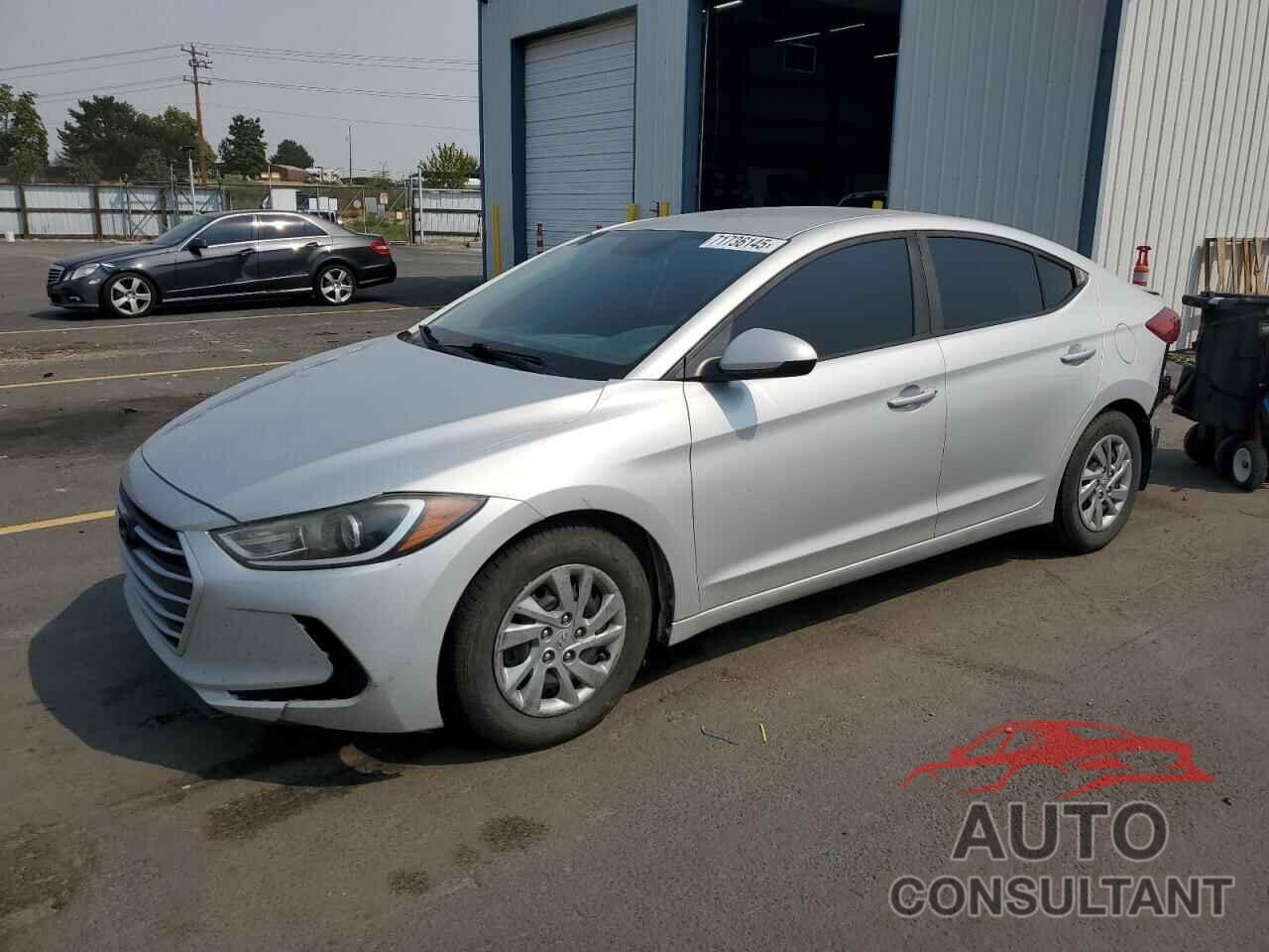HYUNDAI ELANTRA 2018 - KMHD74LF0JU611950