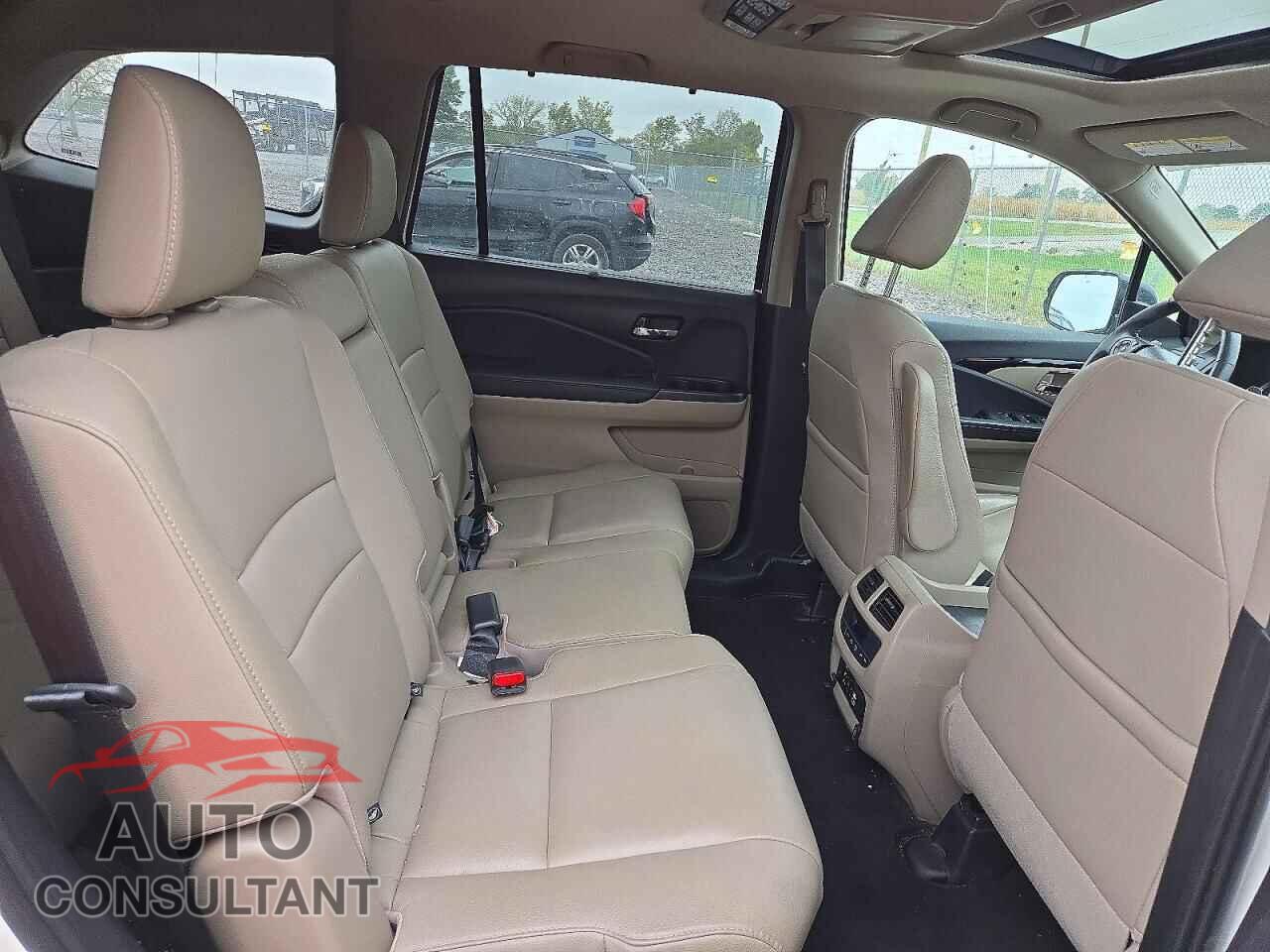 HONDA PILOT 2017 - 5FNYF6H96HB098374