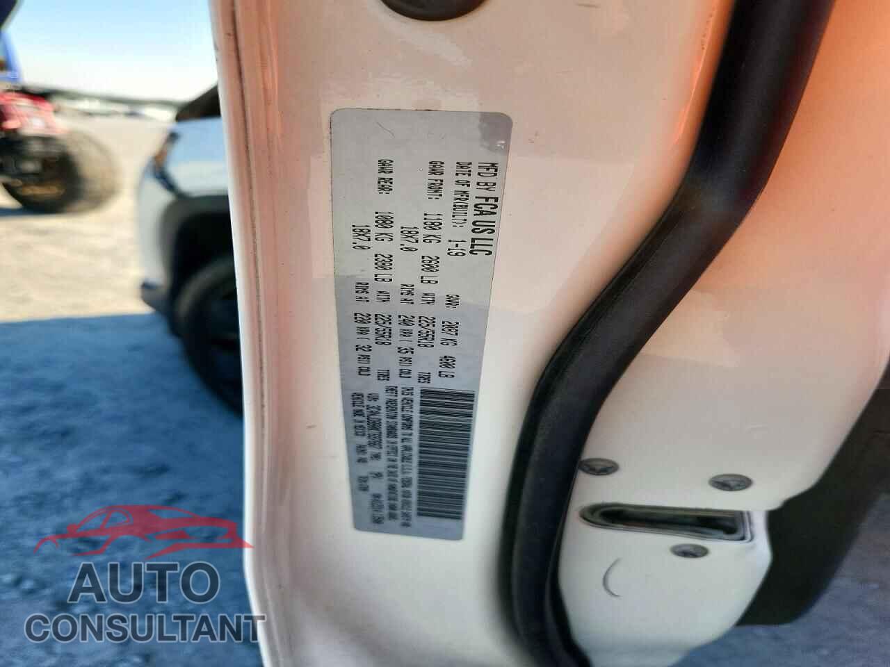 JEEP COMPASS 2019 - 3C4NJDBB0KT697667