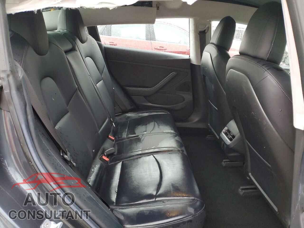 TESLA MODEL 3 2017 - 5YJ3E1EA6HF000913