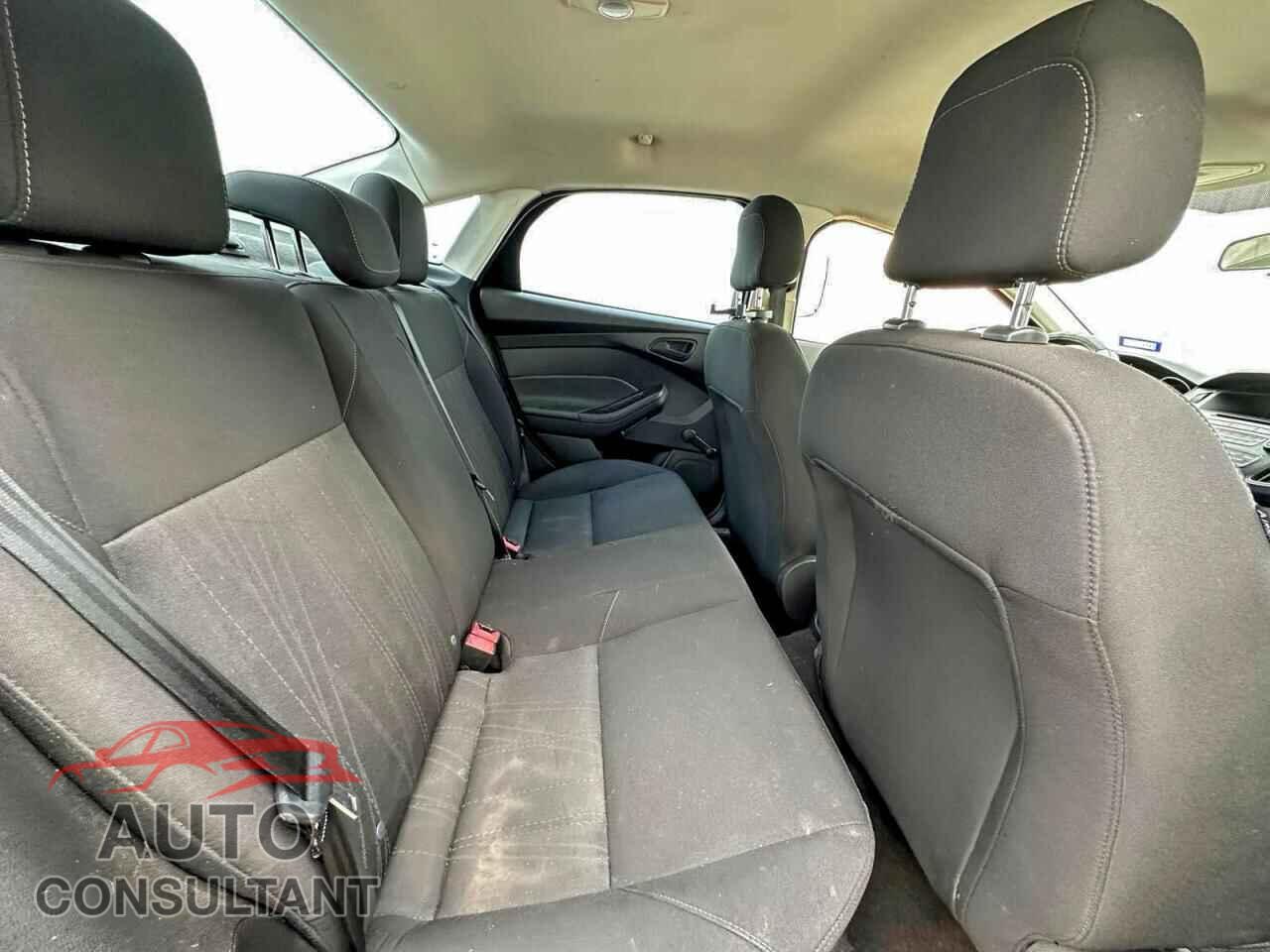 FORD FOCUS 2015 - 1FADP3E21FL374591