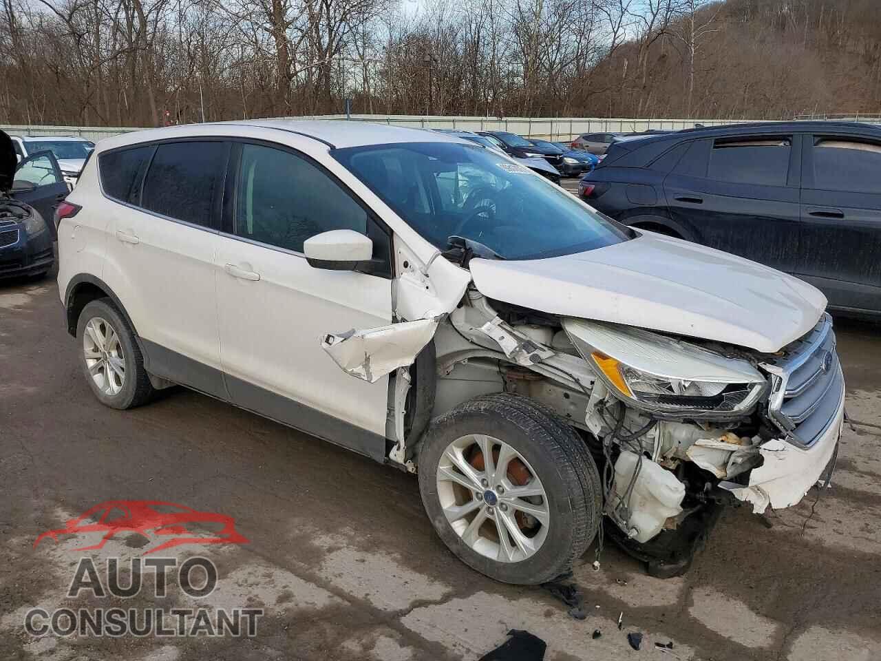 FORD ESCAPE 2017 - 1FMCU0GD9HUB93582