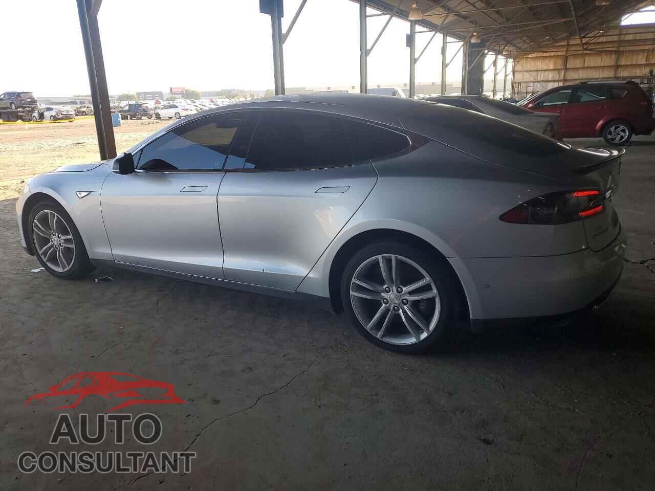 TESLA MODEL S 2015 - 5YJSA1H13FF083457