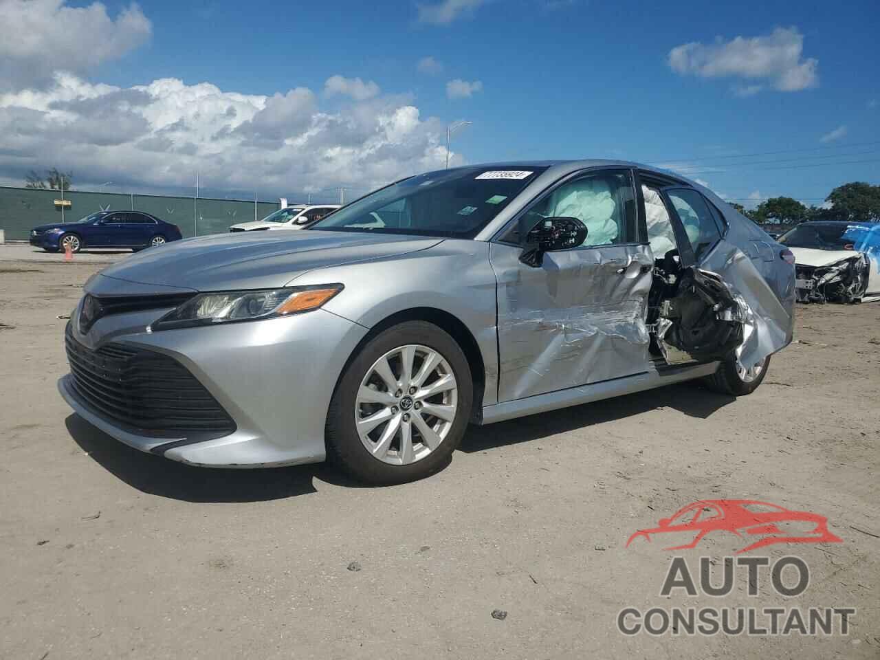 TOYOTA CAMRY 2018 - 4T1B11HK4JU608711