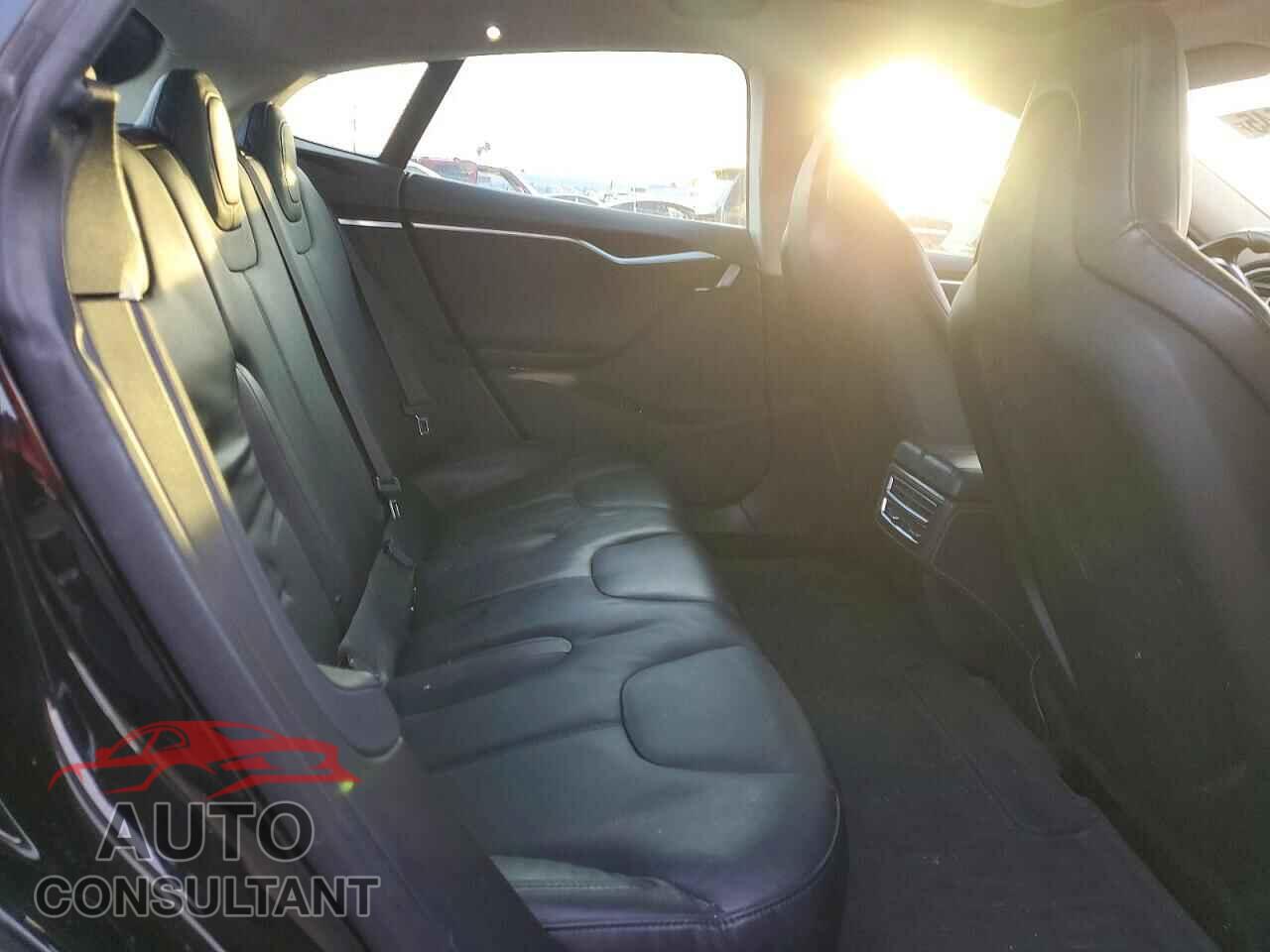 TESLA MODEL S 2014 - 5YJSA1H17EFP35530