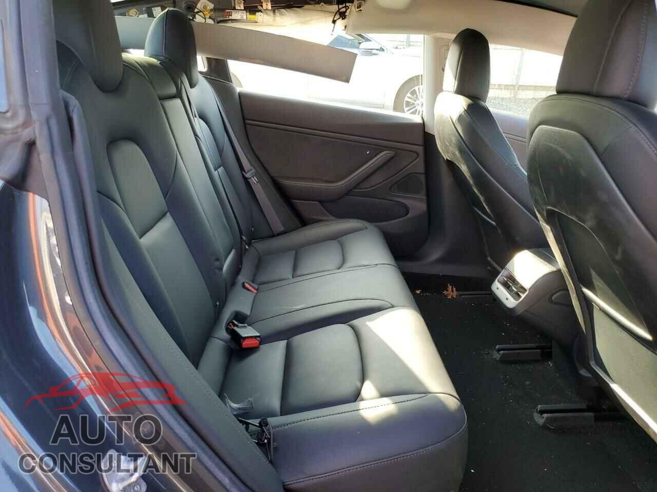 TESLA MODEL 3 2018 - 5YJ3E1EB7JF087106