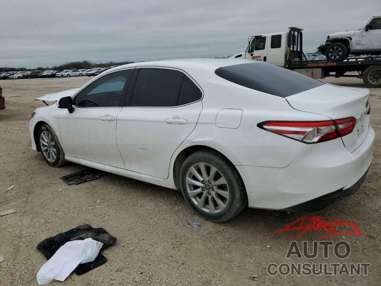TOYOTA CAMRY 2018 - 4T1B11HK9JU072483
