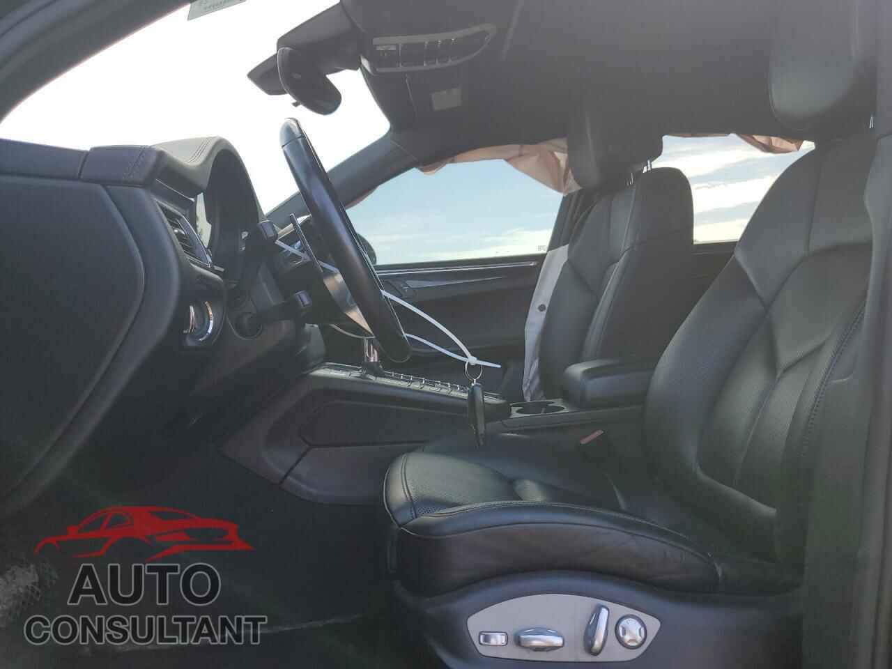PORSCHE MACAN 2017 - WP1AA2A53HLB03395