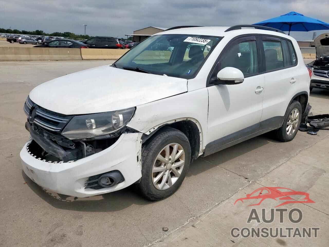 VOLKSWAGEN TIGUAN 2017 - WVGAV7AX4HK034609