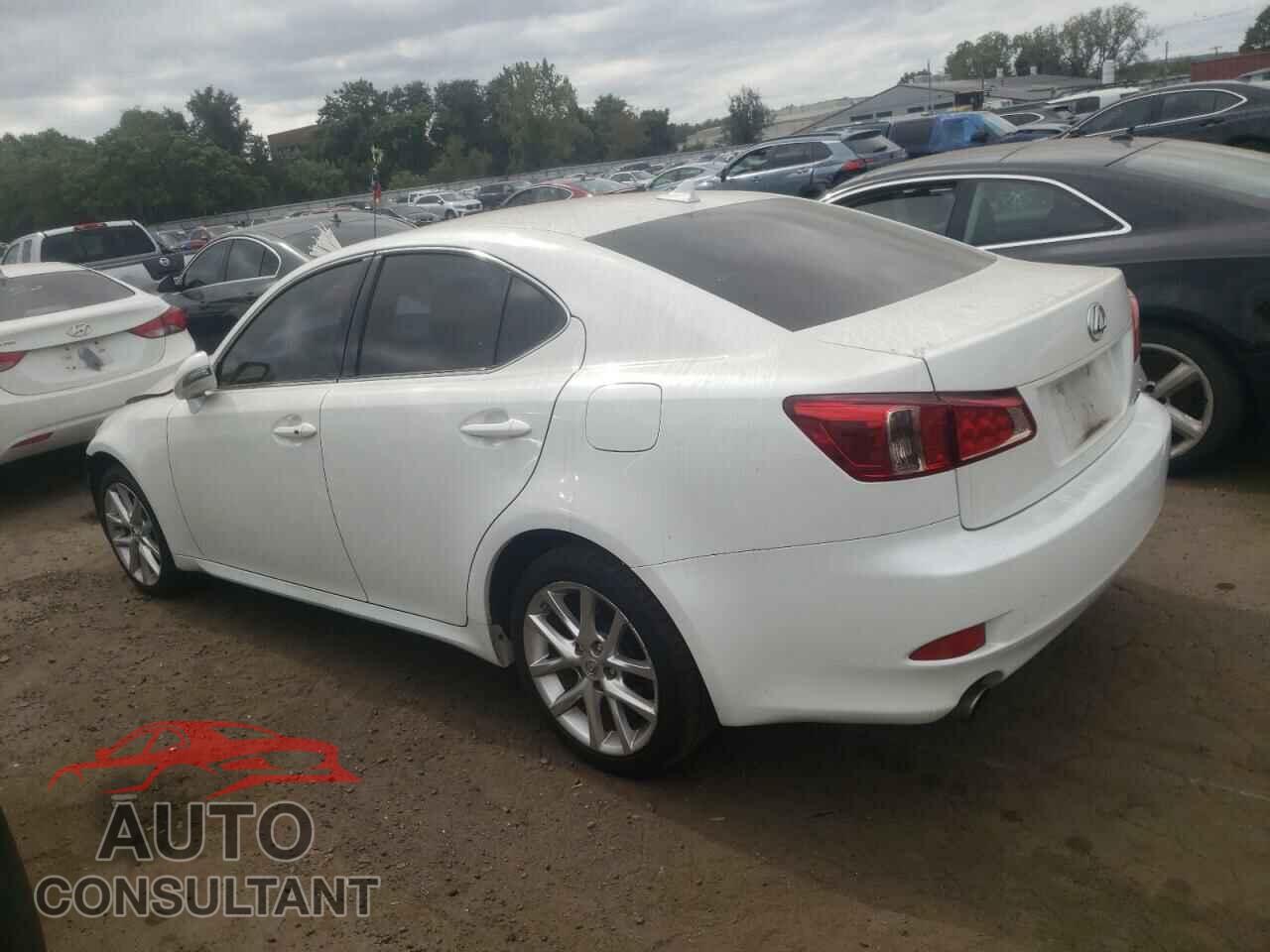 LEXUS IS 2011 - JTHCF5C27B5049304