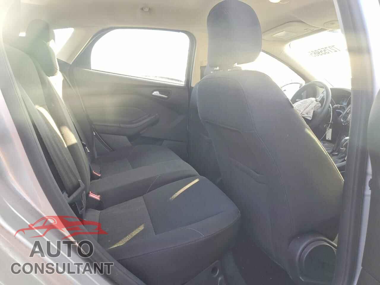 FORD FOCUS 2015 - 1FADP3K29FL282567