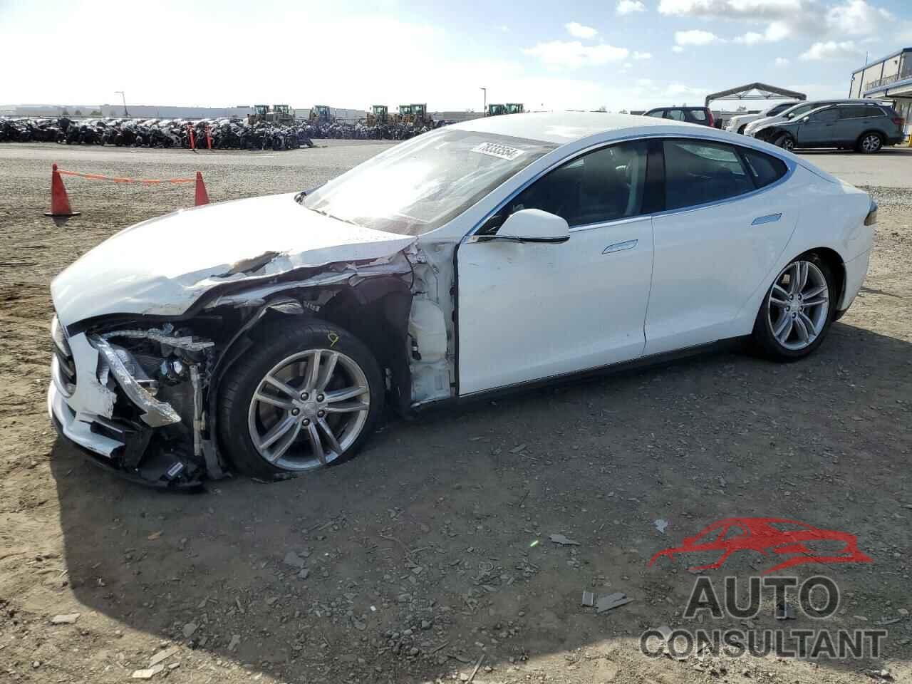 TESLA MODEL S 2013 - 5YJSA1CN1DFP11636