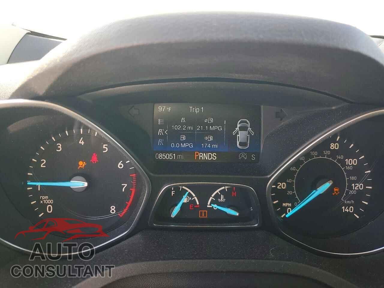 FORD ESCAPE 2017 - 1FMCU0GD7HUD66077