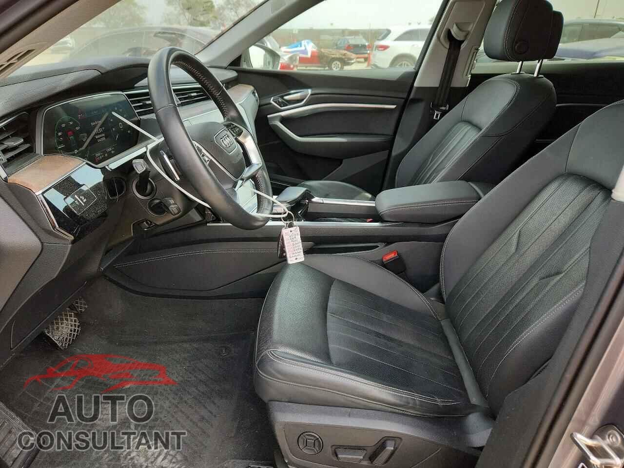 AUDI E-TRON 2019 - WA1LAAGE7KB024475