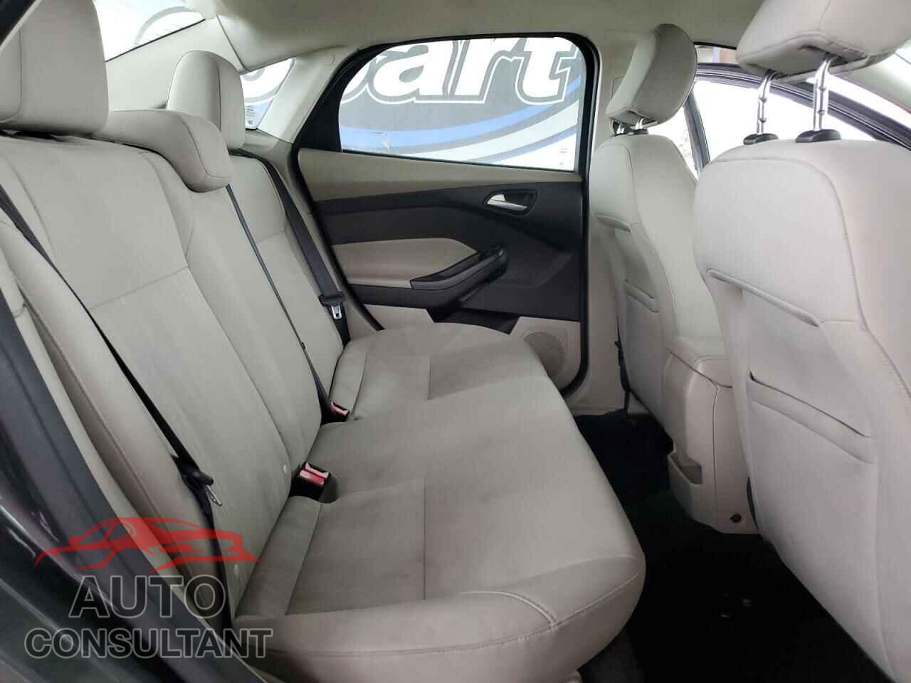 FORD FOCUS 2015 - 1FADP3F26FL316975