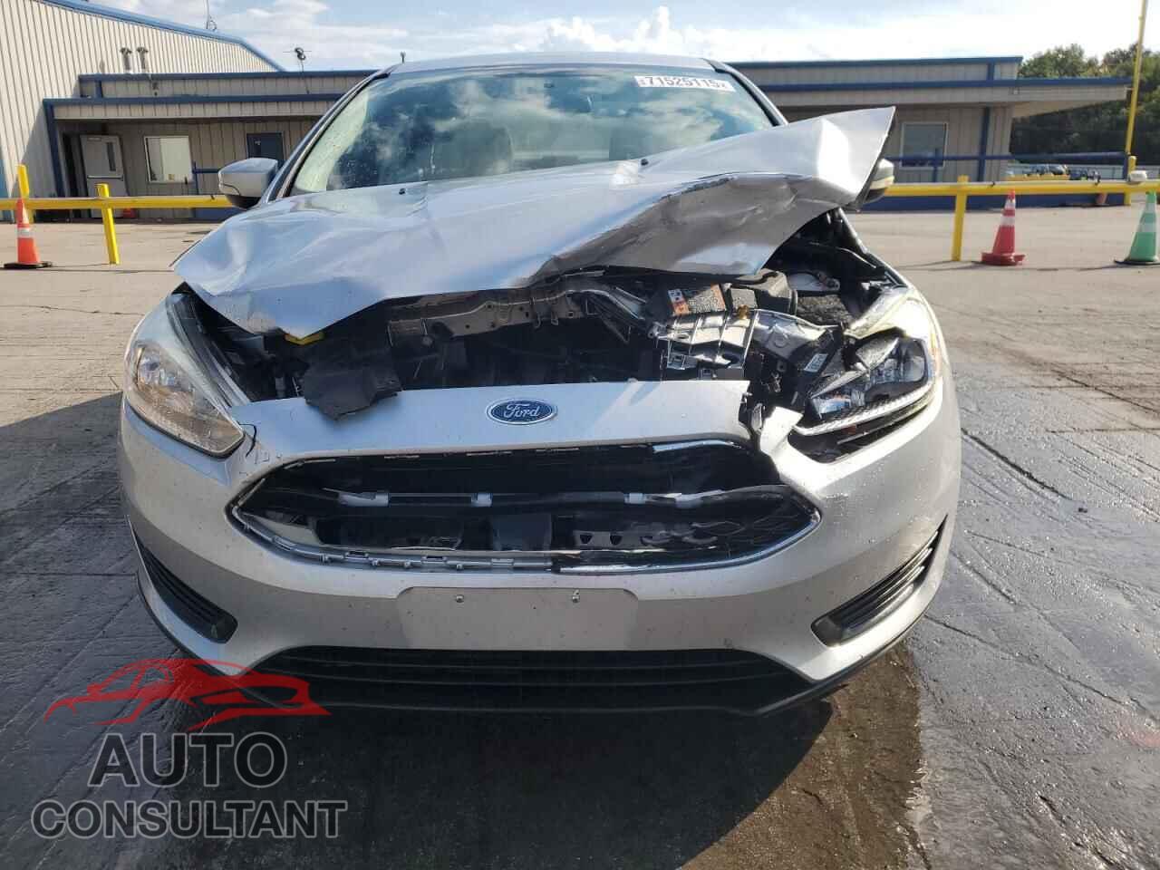 FORD FOCUS 2017 - 1FADP3F26HL309317