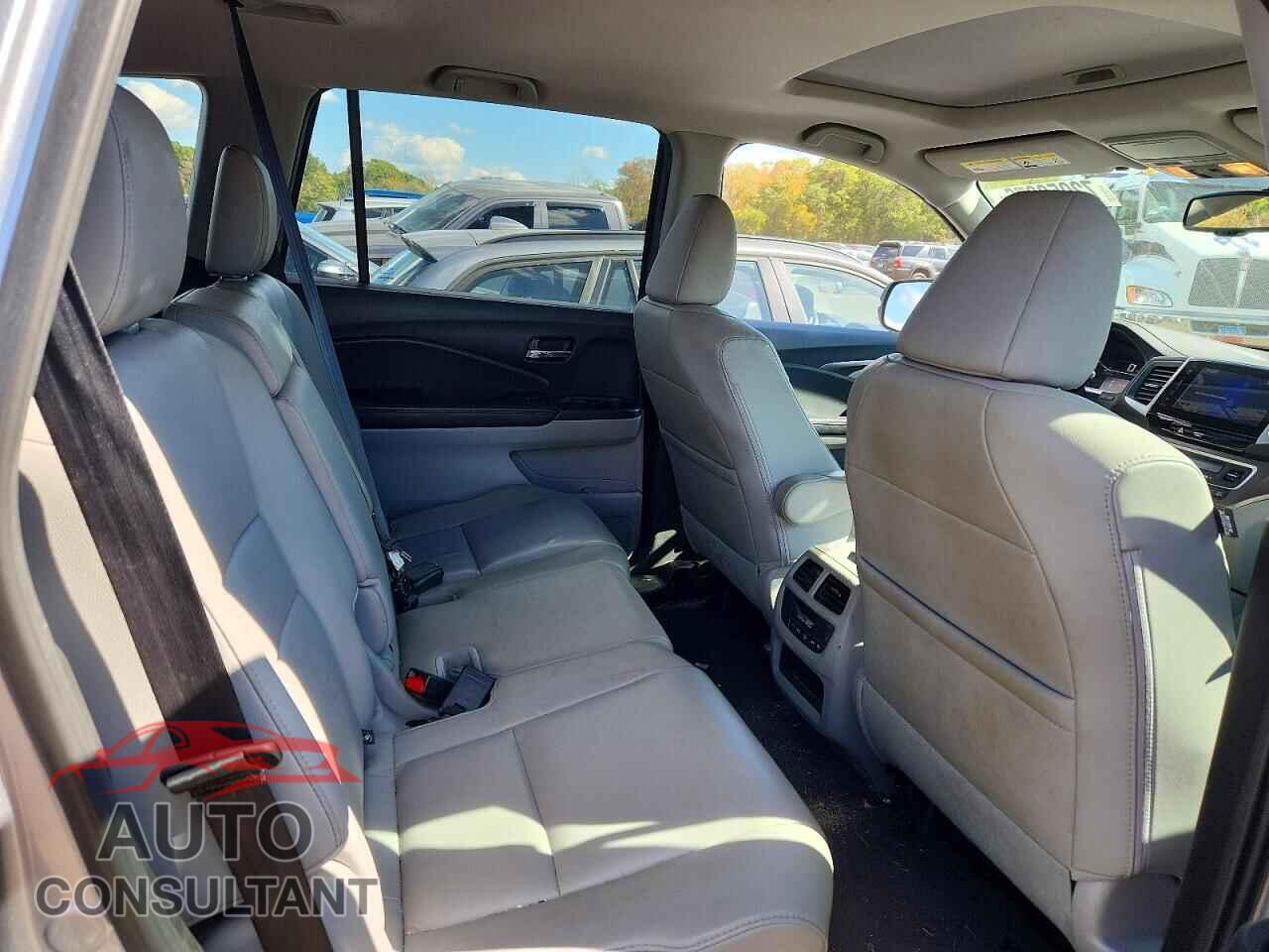 HONDA PILOT 2017 - 5FNYF6H57HB007738