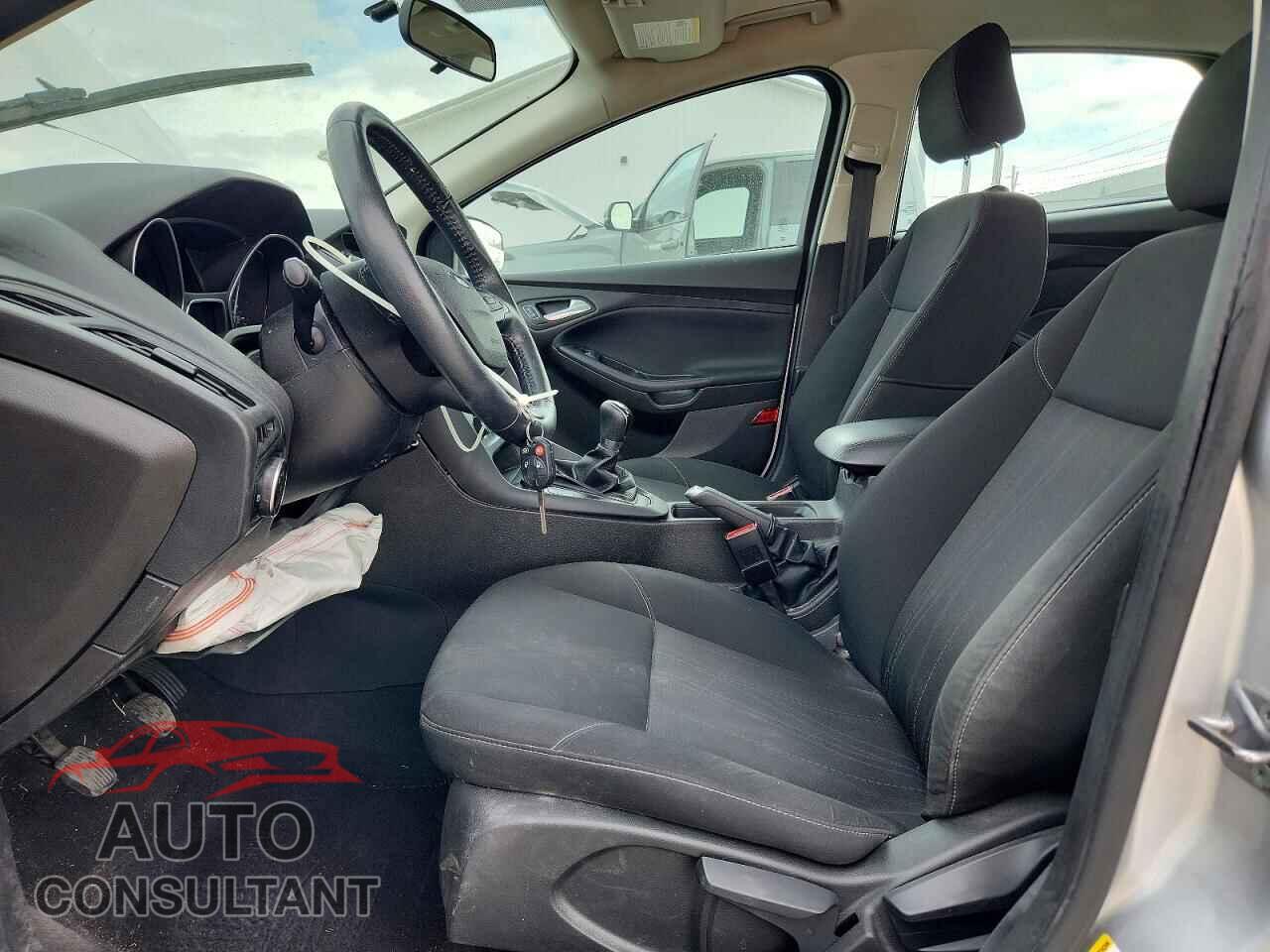 FORD FOCUS 2015 - 1FADP3F28FL385070