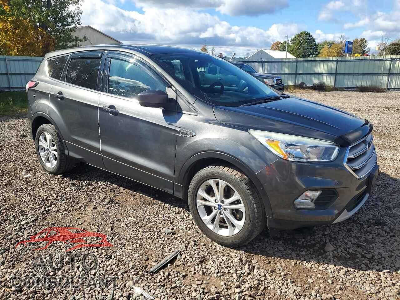 FORD ESCAPE 2017 - 1FMCU9GD2HUC75433