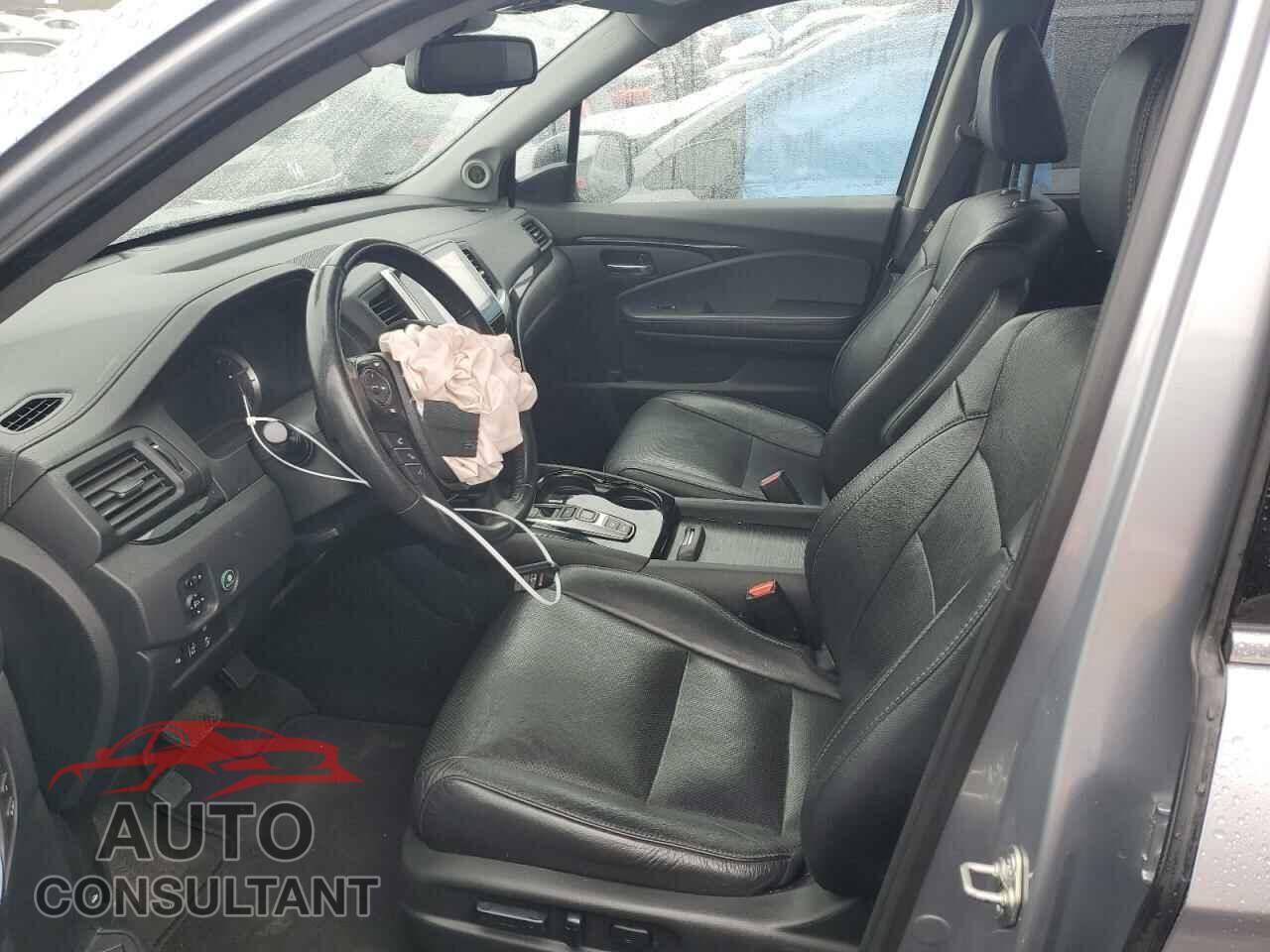 HONDA PILOT 2017 - 5FNYF6H08HB038579