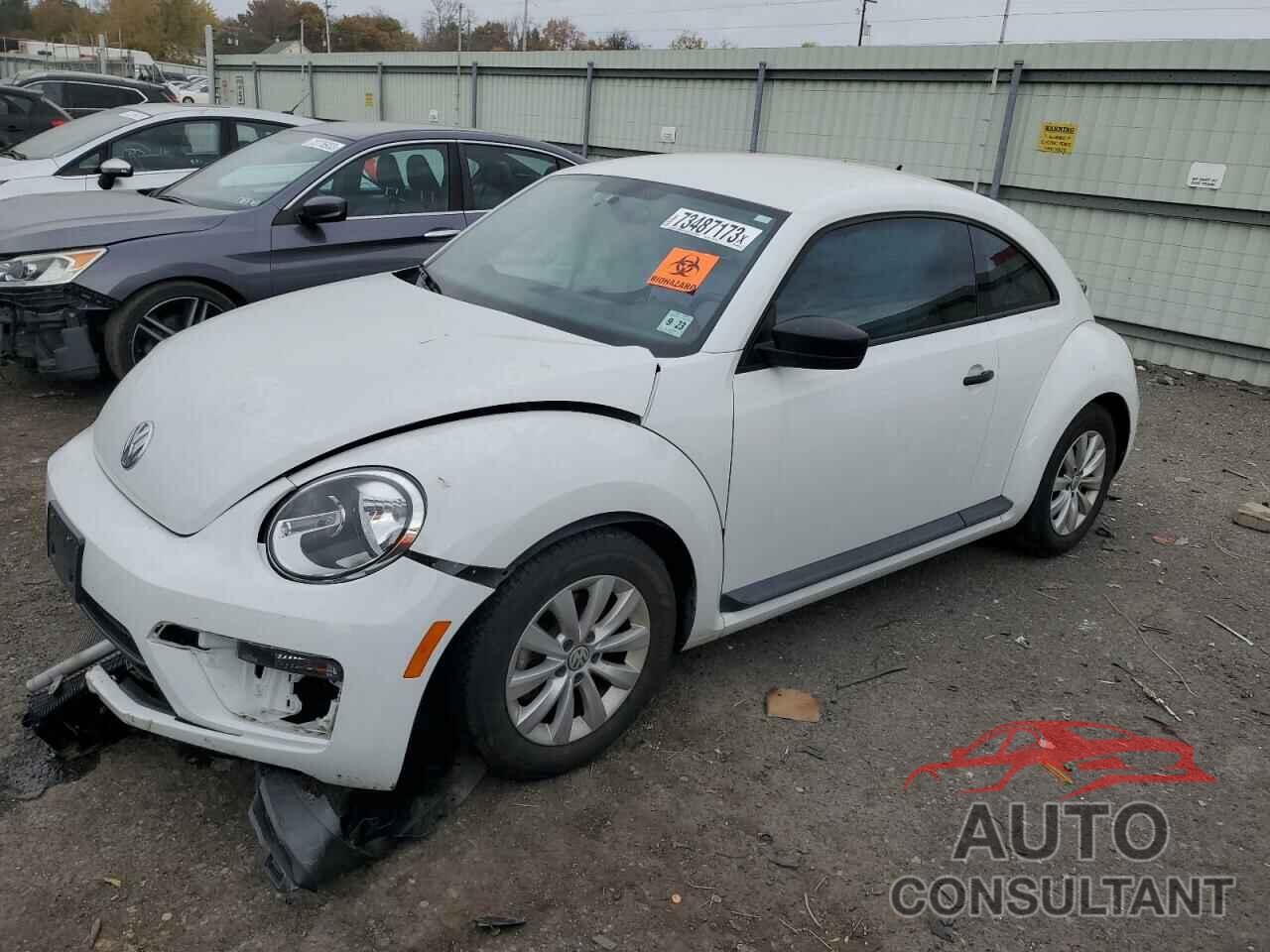 VOLKSWAGEN BEETLE 2018 - 3VWFD7AT6JM710726