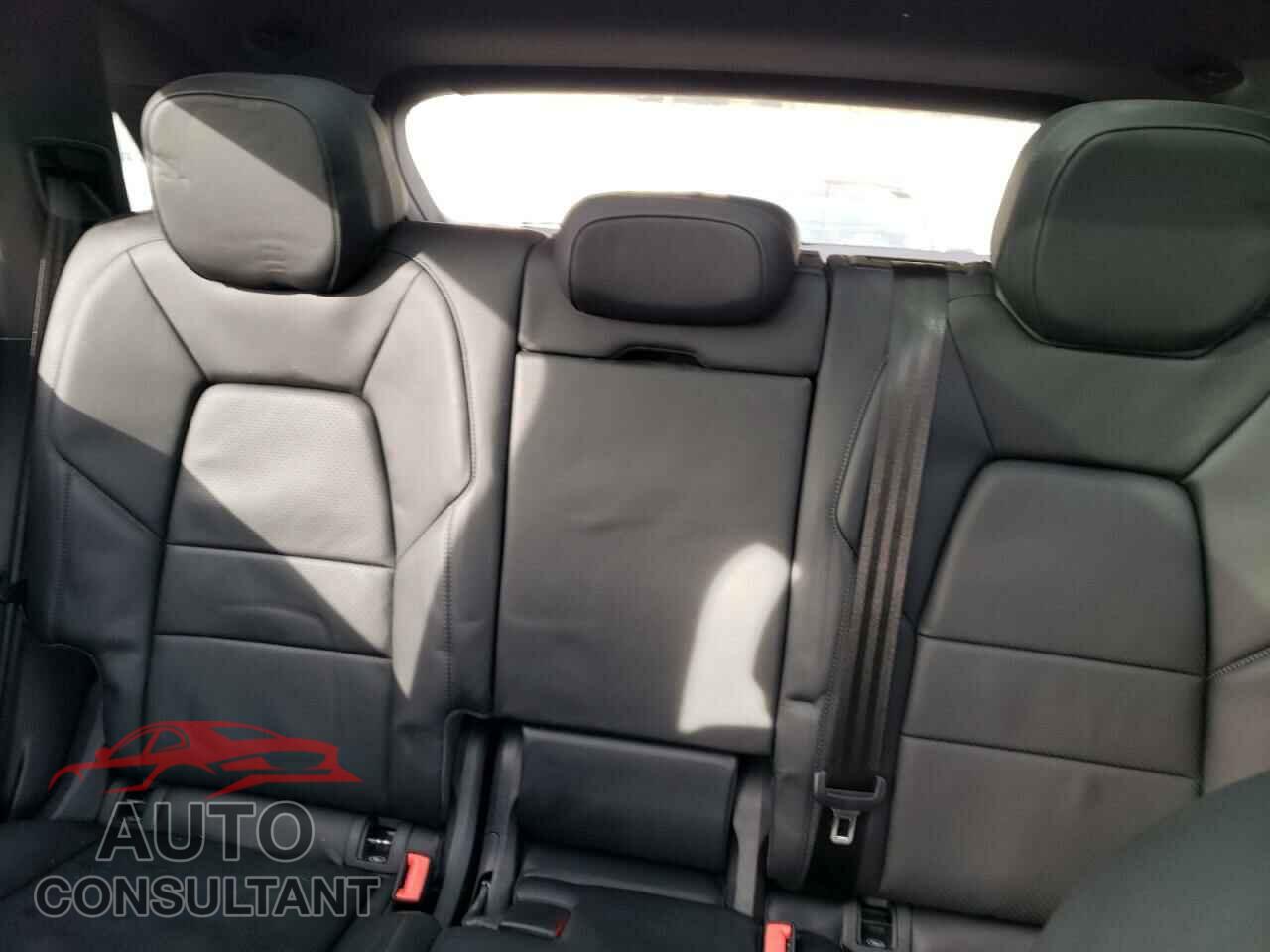 PORSCHE CAYENNE 2019 - WP1AA2AY3KDA18083