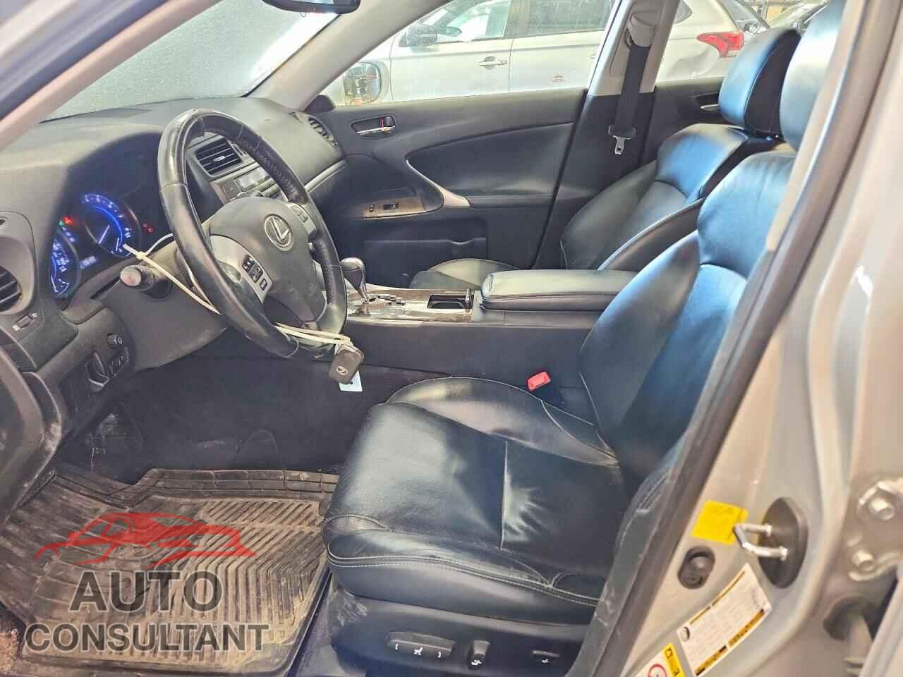 LEXUS IS 2011 - JTHBF5C20B5155315