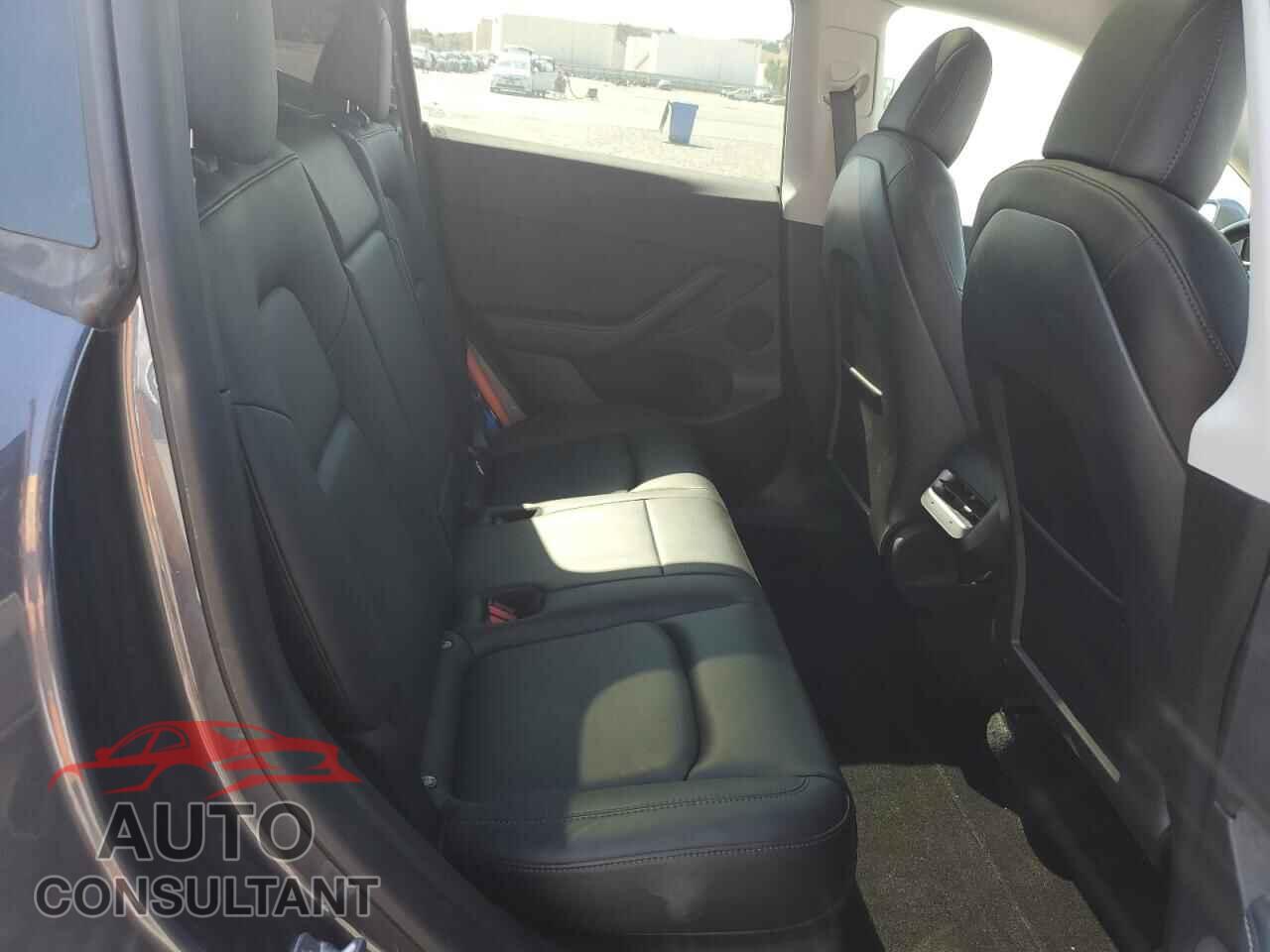 TESLA MODEL Y 2021 - 5YJYGDEF6MF268352