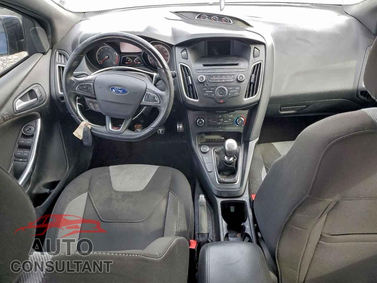 FORD FOCUS 2017 - 1FADP3L99HL290182
