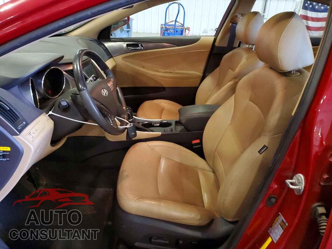 HYUNDAI SONATA 2012 - KMHEC4A48CA021940