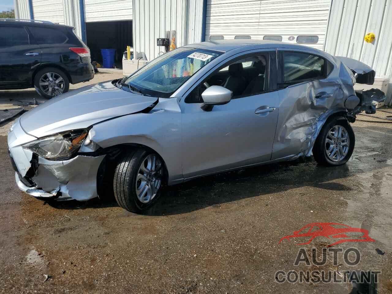 TOYOTA YARIS 2018 - 3MYDLBYV8JY333589