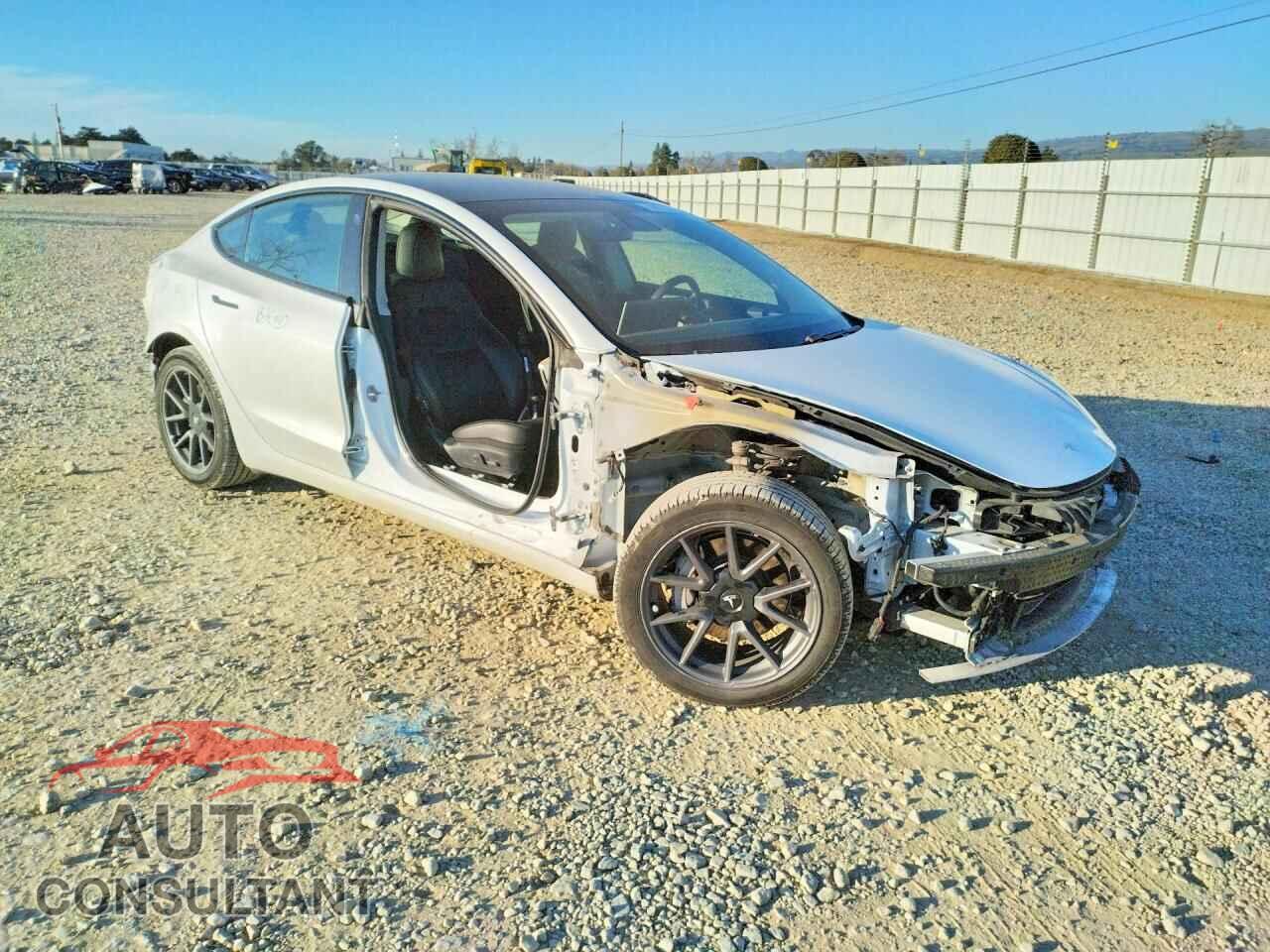 TESLA MODEL 3 2021 - 5YJ3E1EA5MF879220