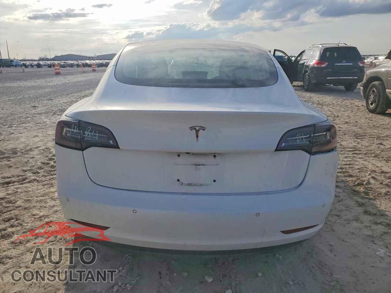 TESLA MODEL 3 2018 - 5YJ3E1EA2JF076117