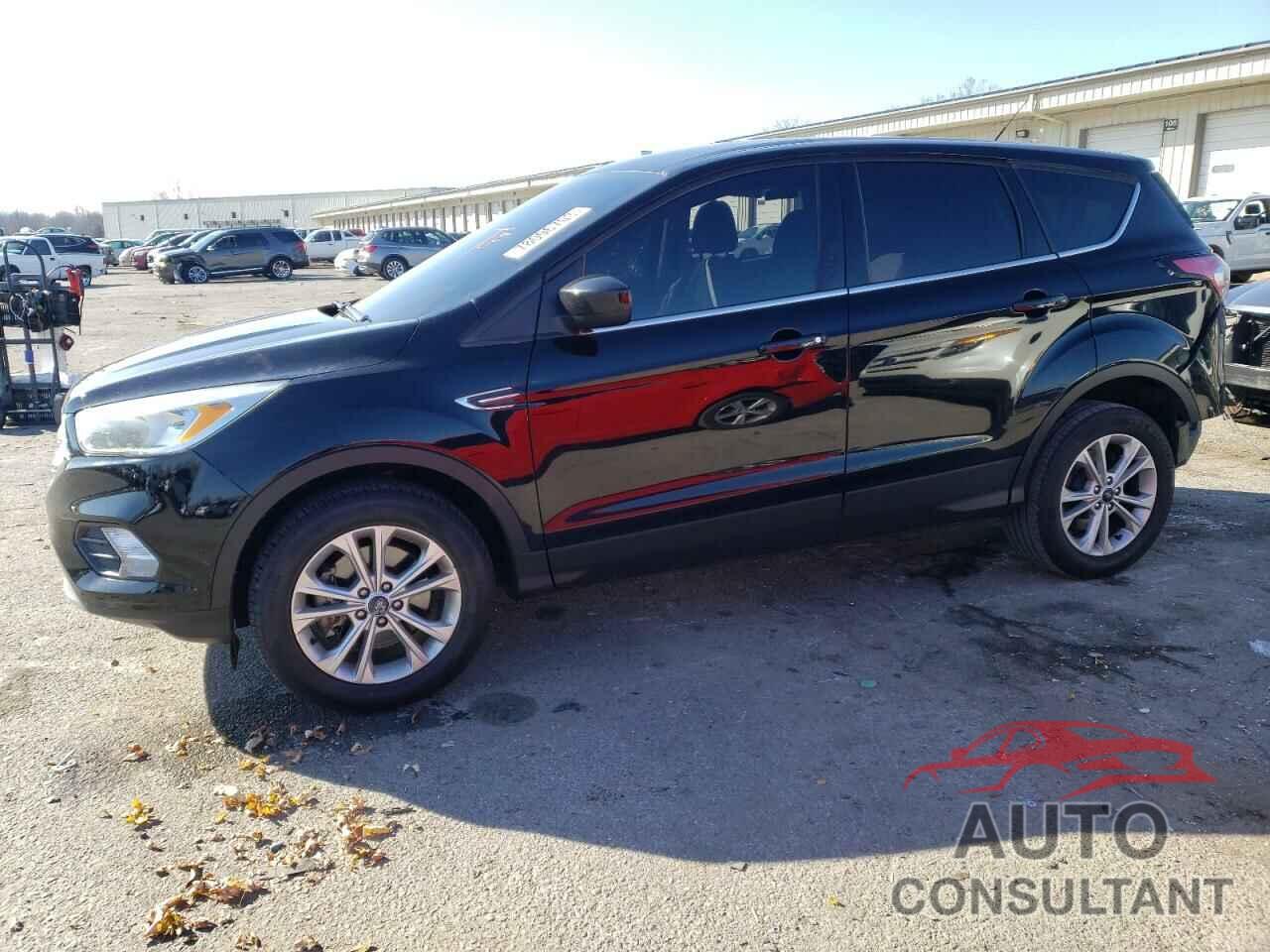 FORD ESCAPE 2017 - 1FMCU0G9XHUB67570