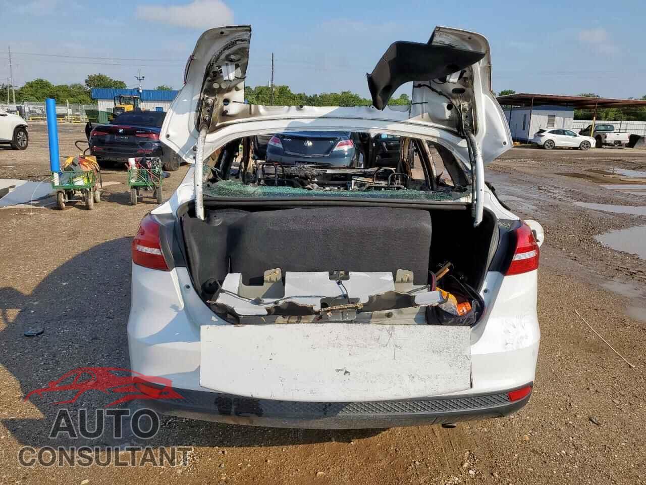 FORD FOCUS 2017 - 1FADP3F24HL347337