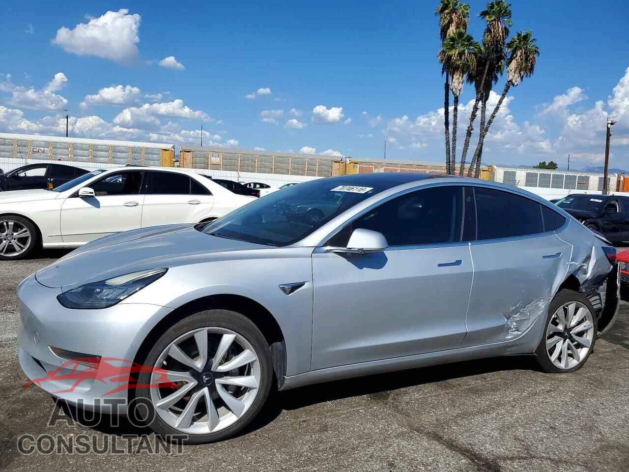 TESLA MODEL 3 2018 - 5YJ3E1EAXJF011001