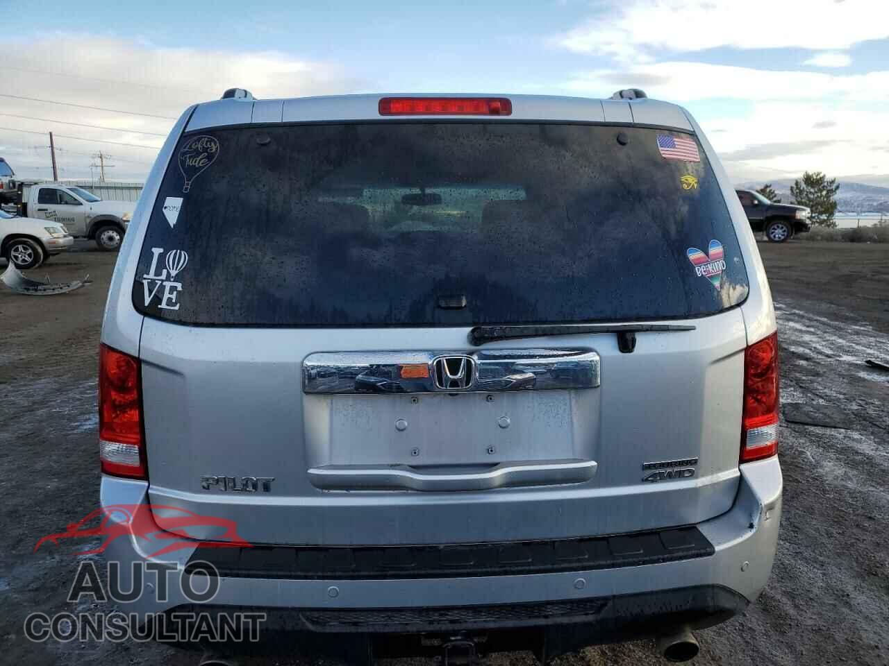 HONDA PILOT 2015 - 5FNYF4H97FB058791