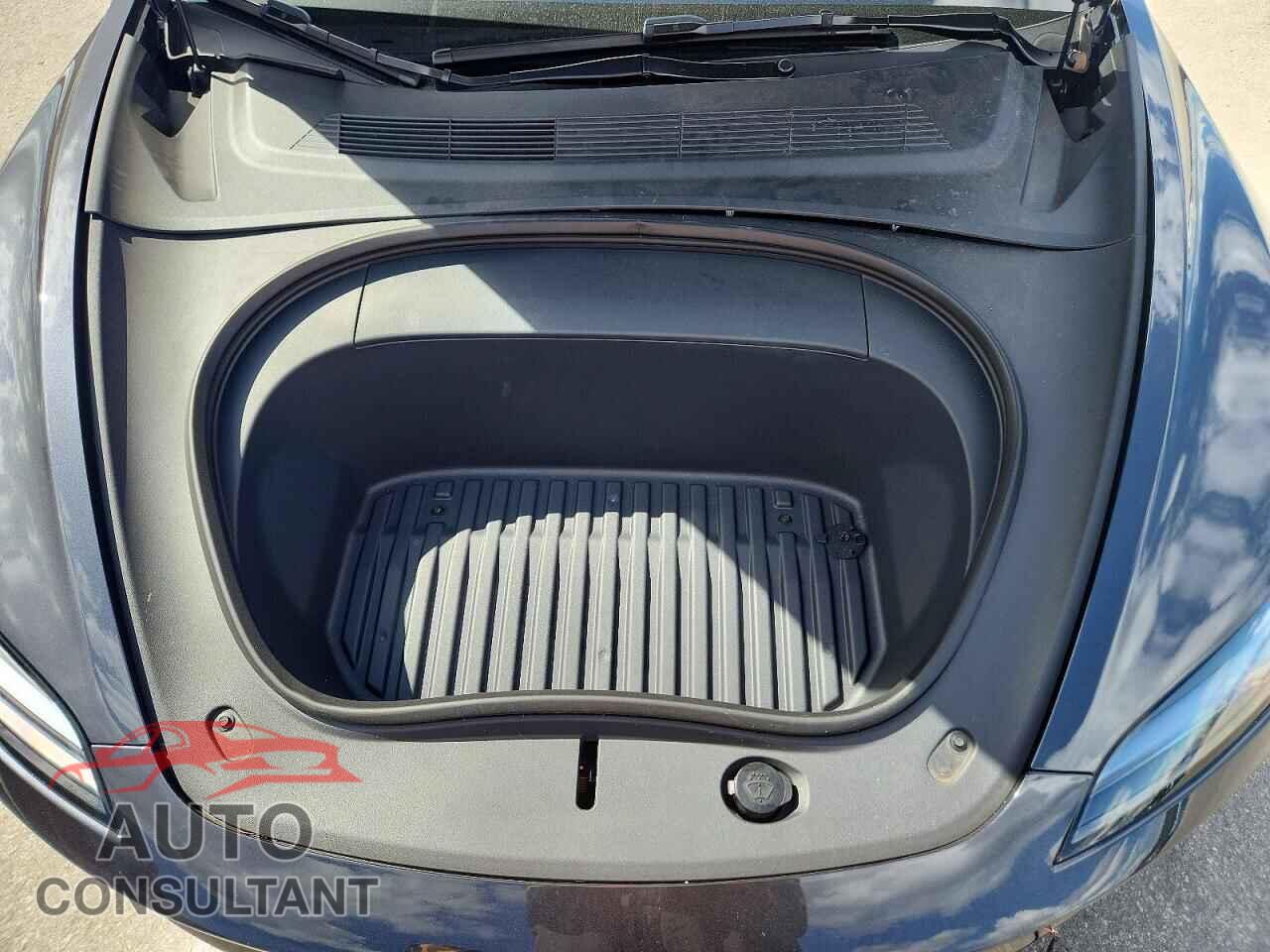 TESLA MODEL 3 2024 - 5YJ3E1EA4RF724147