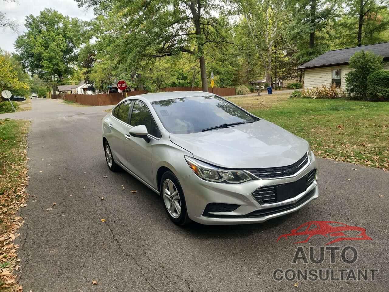 CHEVROLET CRUZE 2018 - 1G1BE5SM5J7109501