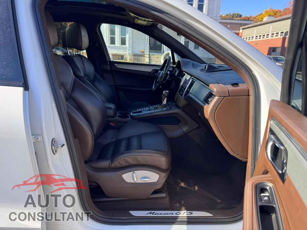 PORSCHE MACAN 2018 - WP1AG2A55JLB60007